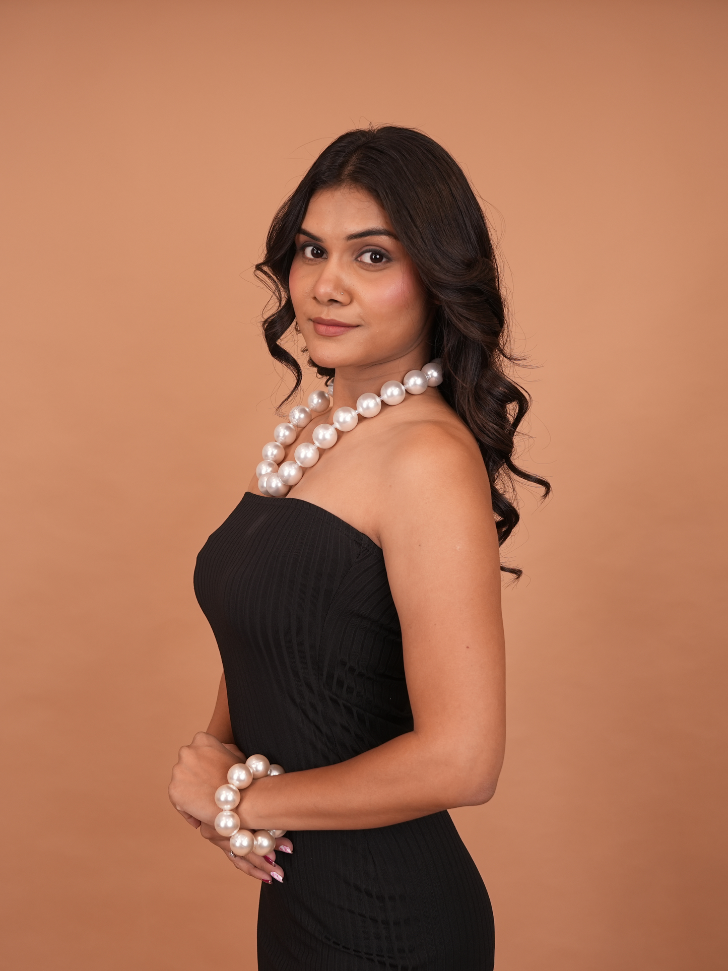 Synthetic Mega Pearl Necklace - Bold Elegance for Every Occasion