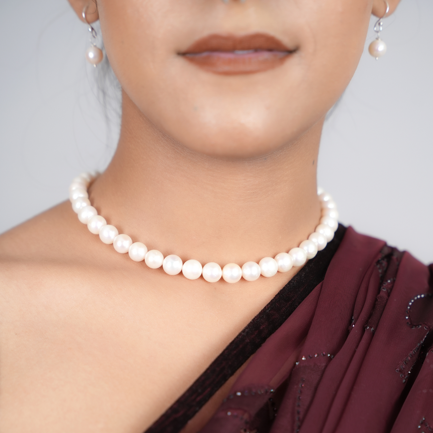 "Eleganza" 10mm Cultured Pearl Necklace and Earrings Set for Women in Silver