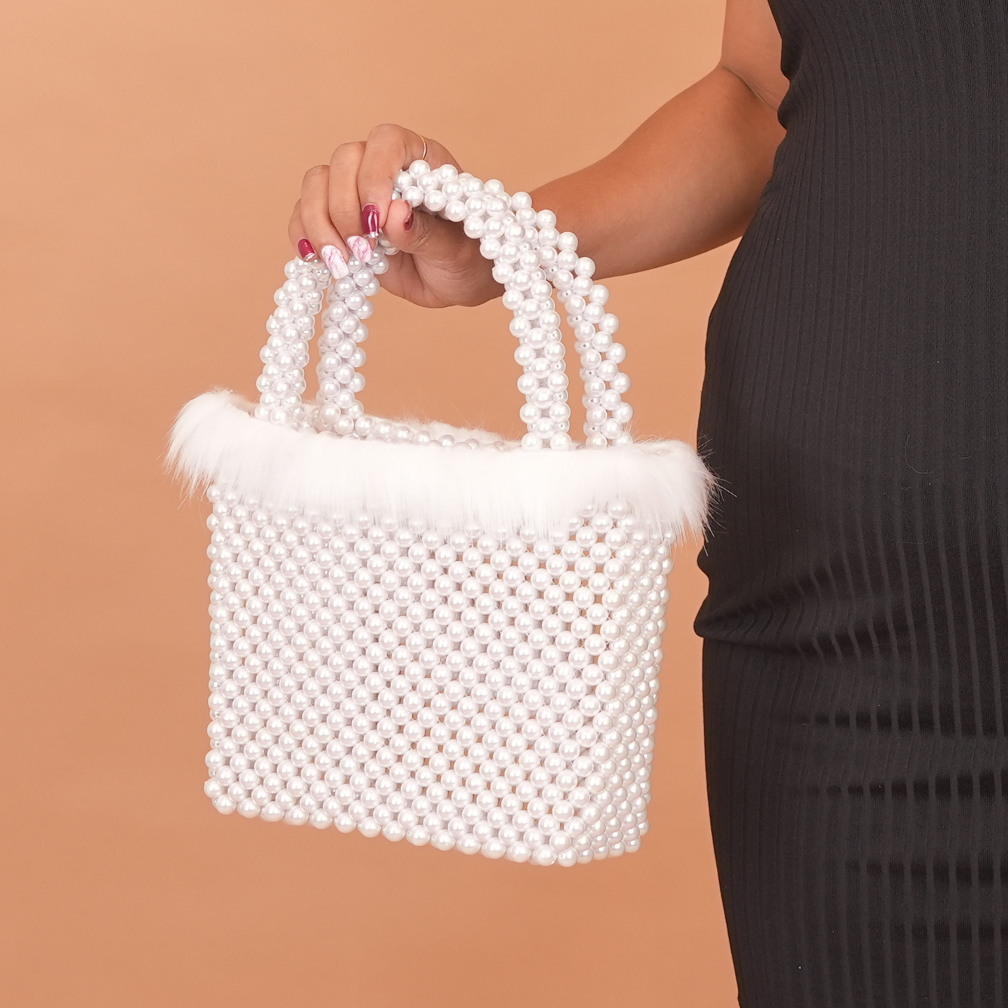 Pearl Elegance: Beaded Square Handbag with White Feather Trim - Timeless Chic